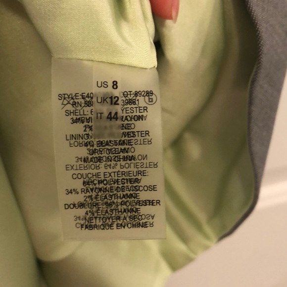 Elie Tahari gray pencil skirt w/ ruffle hem. Sz 8 - Picture 4 of 4